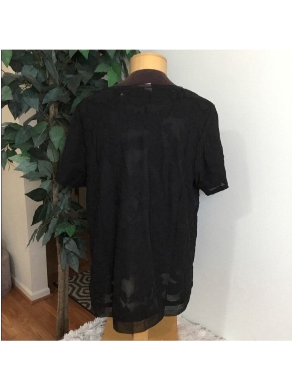 Evri textured floral short sleeve tee Woman’s size 1X plus mineral black - Picture 5 of 12